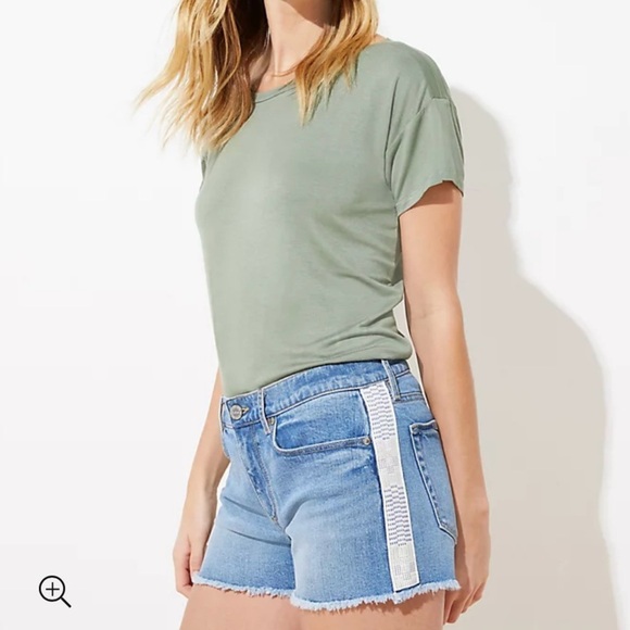 NWT! LOFT Side Stripe Denim Cut Off Shorts, Vivid Mid Indigo Wash, Size 32 / 14 - Picture 3 of 16